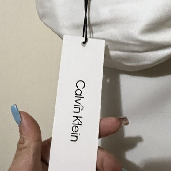 Calvin Klein SATIN Pull-Through Shawl Size MEDIUM IVORY cape - Picture 6 of 6